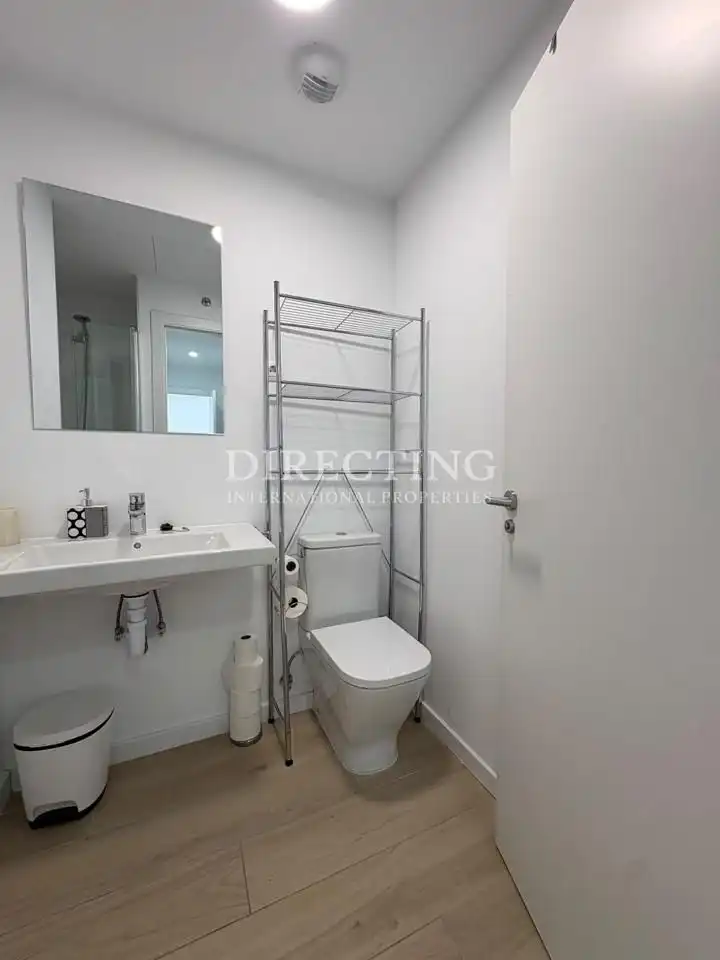 Baño de Piso de alquiler en Madrid con Aire acondicionado, Balcón y Piscina comunitaria