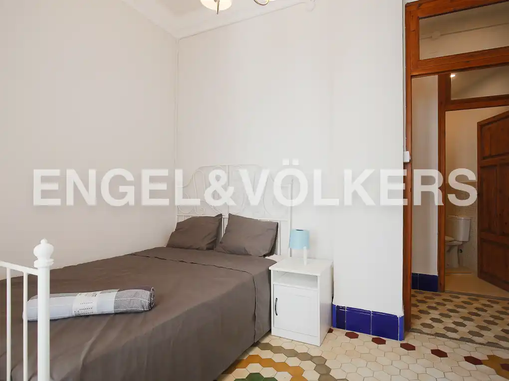 Dormitori de Apartament de lloguer en Valencia amb Aire condicionat, Calefacció i Moblat