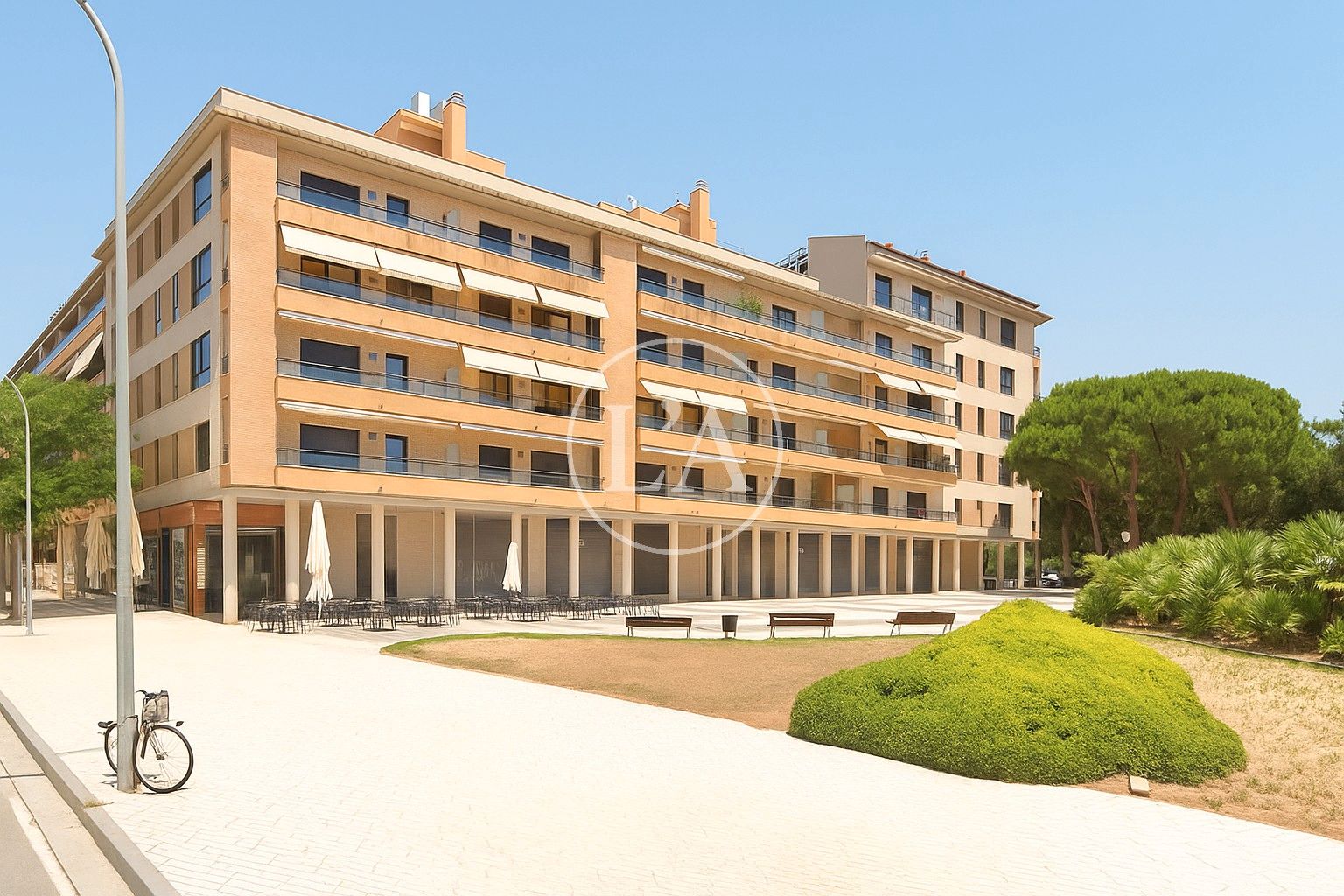 Vista exterior de Local de lloguer en Cambrils