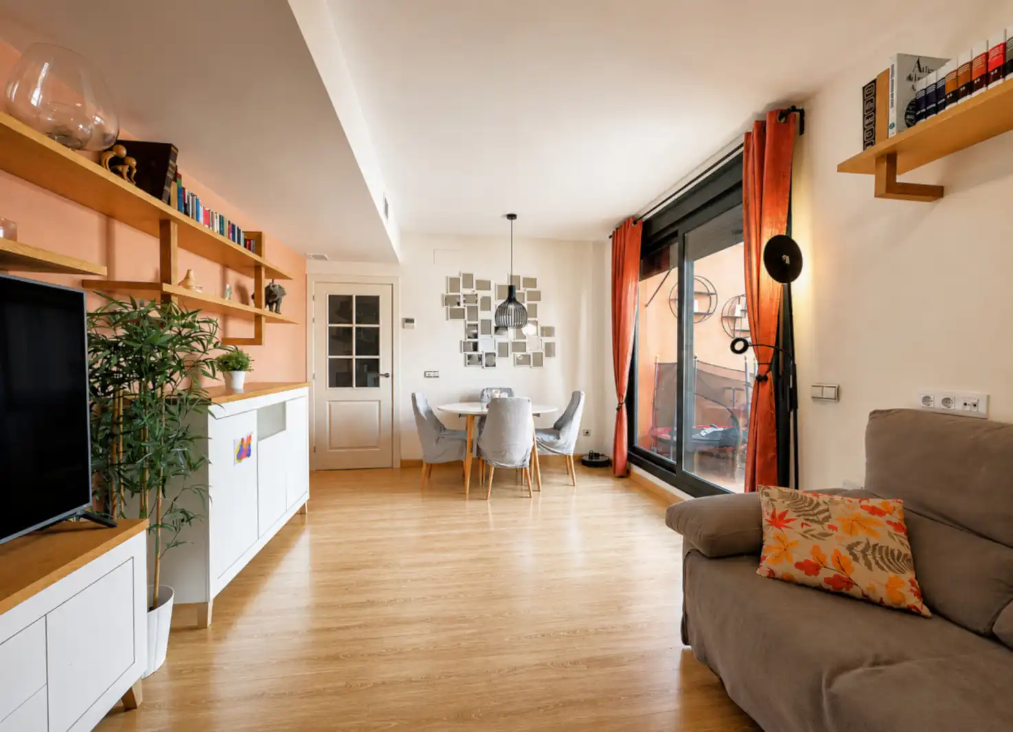 Sala de estar de Ático en venta en San Juan de Aznalfarache con Aire acondicionado, Calefacción y Terraza