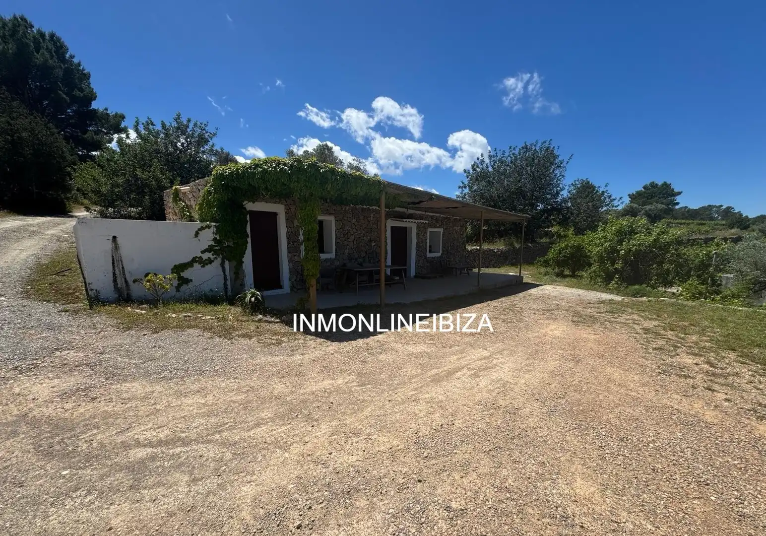 Außenansicht von Haus oder Chalet zur Miete in Sant Joan de Labritja mit Privatgarten, Terrasse und Schwimmbad