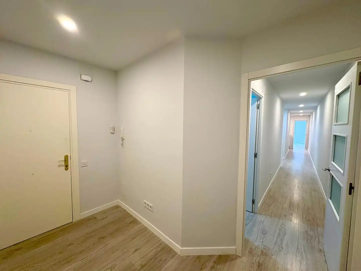 Flat for sale in Barcelona  with Air Conditioner, Heating and Parquet flooring