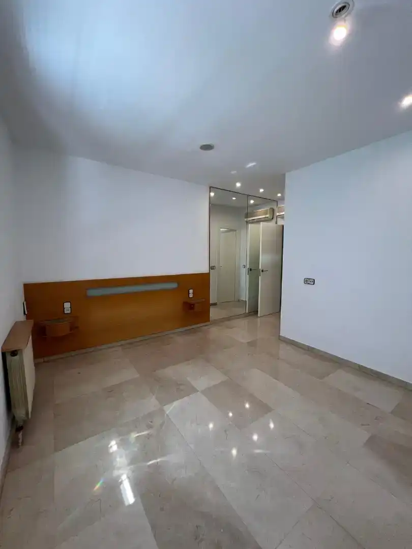 Casa adosada en venta en Sabadell con Aire acondicionado, Piscina y Balcón