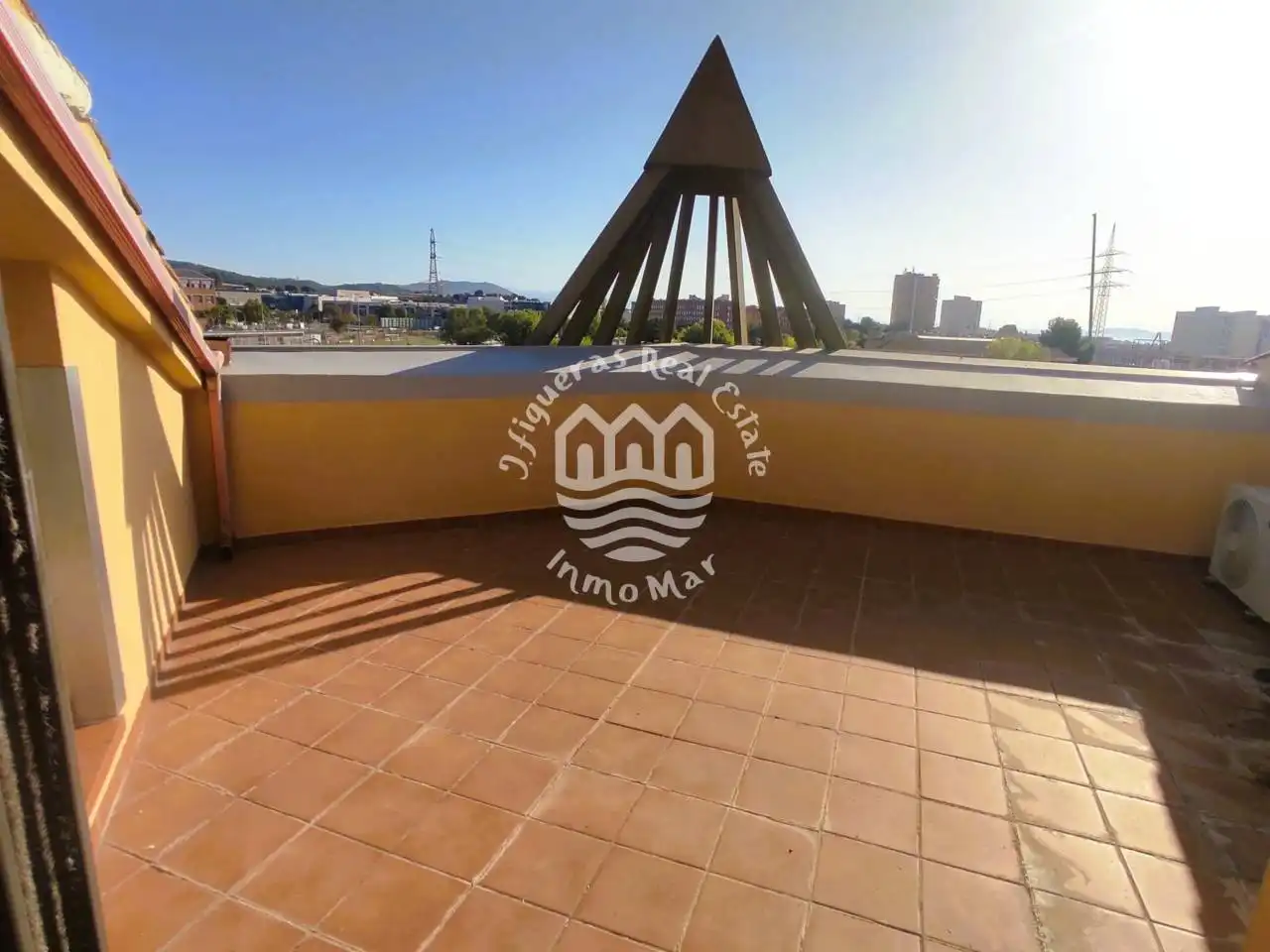 Flat with terrace for sale in Nord-est