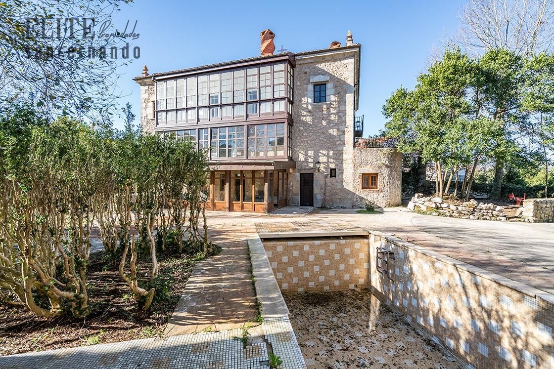 Vista exterior de Edificio en venta en Riotuerto