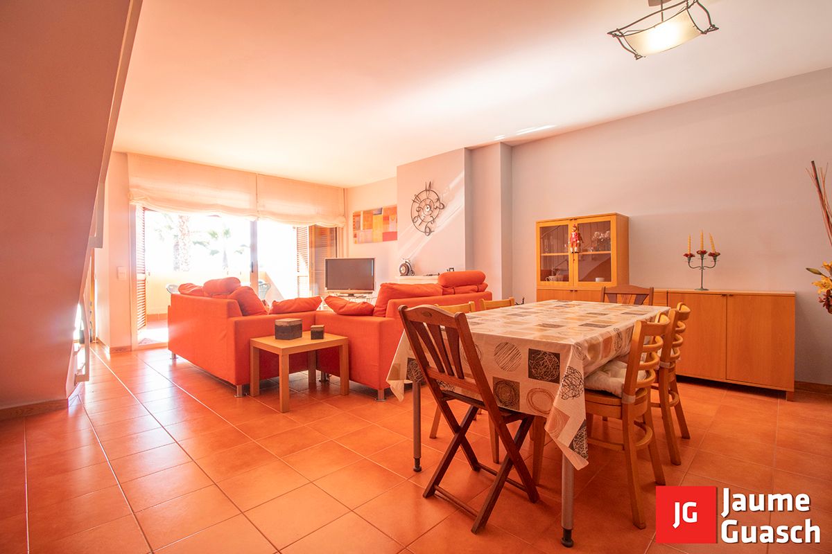 Living room of Single-family semi-detached for sale in Creixell  with Air Conditioner, Heating and Private garden
