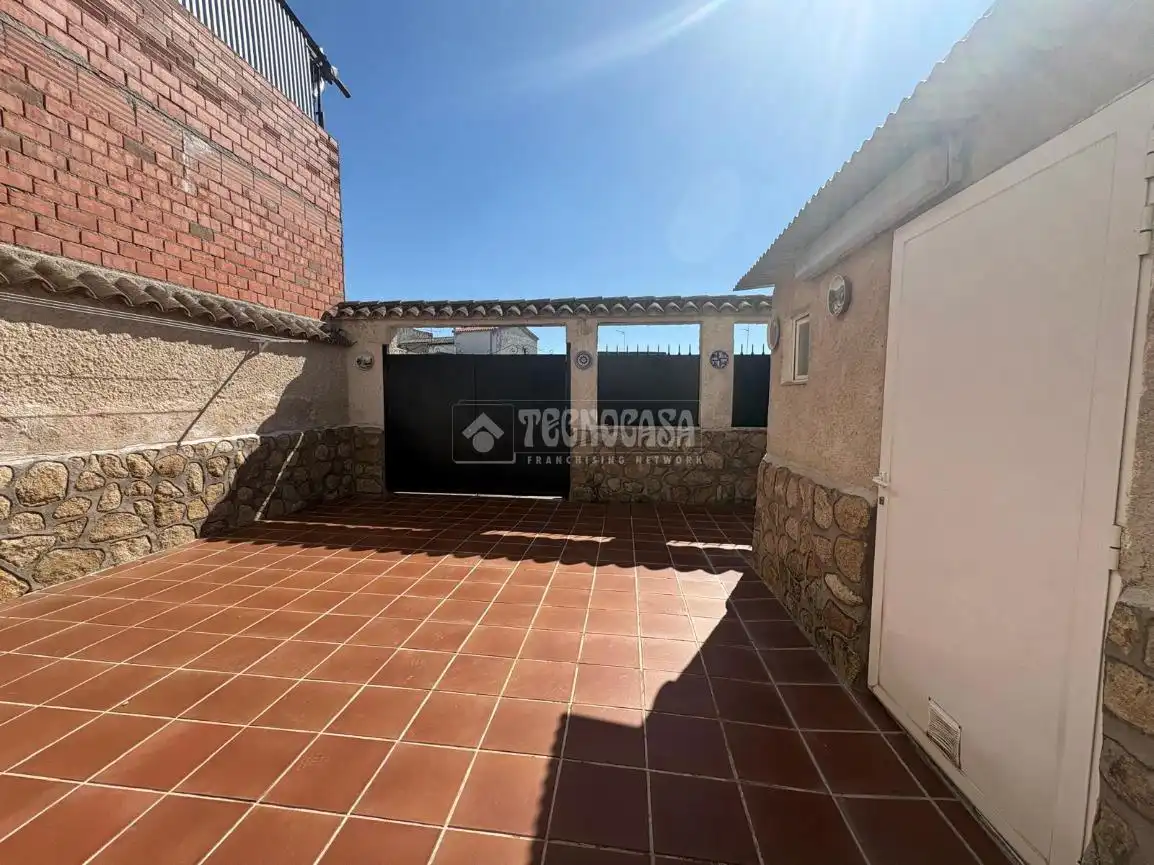 Vista exterior de Casa adosada en venta en Calera y Chozas con Aire acondicionado, Calefacción y Terraza
