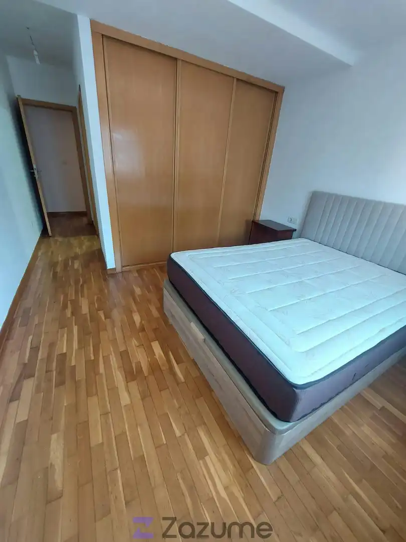 Habitación de Piso de alquiler en Pontevedra Capital  con Calefacción, Trastero y Amueblado