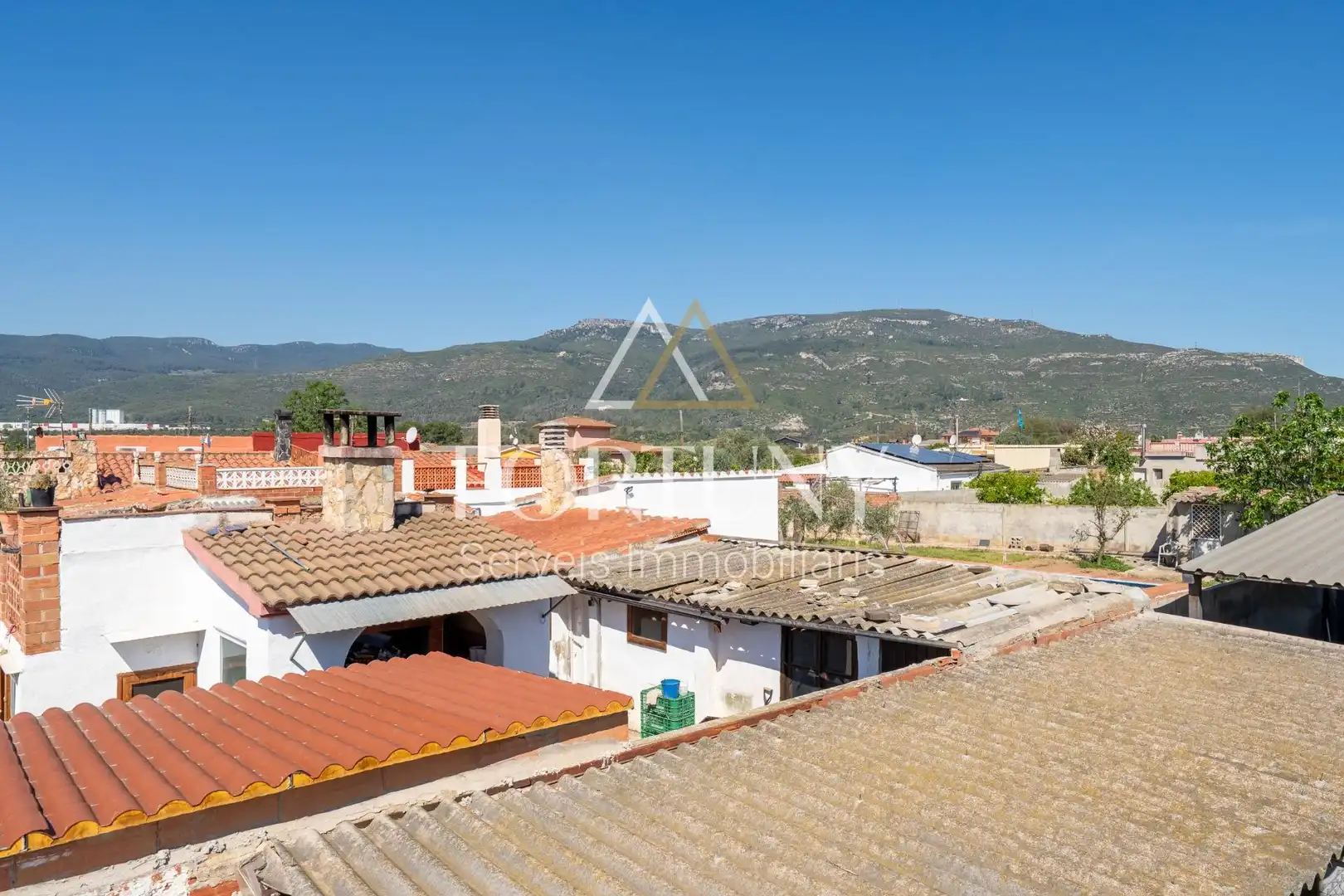 Vista exterior de Casa o xalet en venda en Alcover amb Aire condicionat, Jardí privat i Terrassa