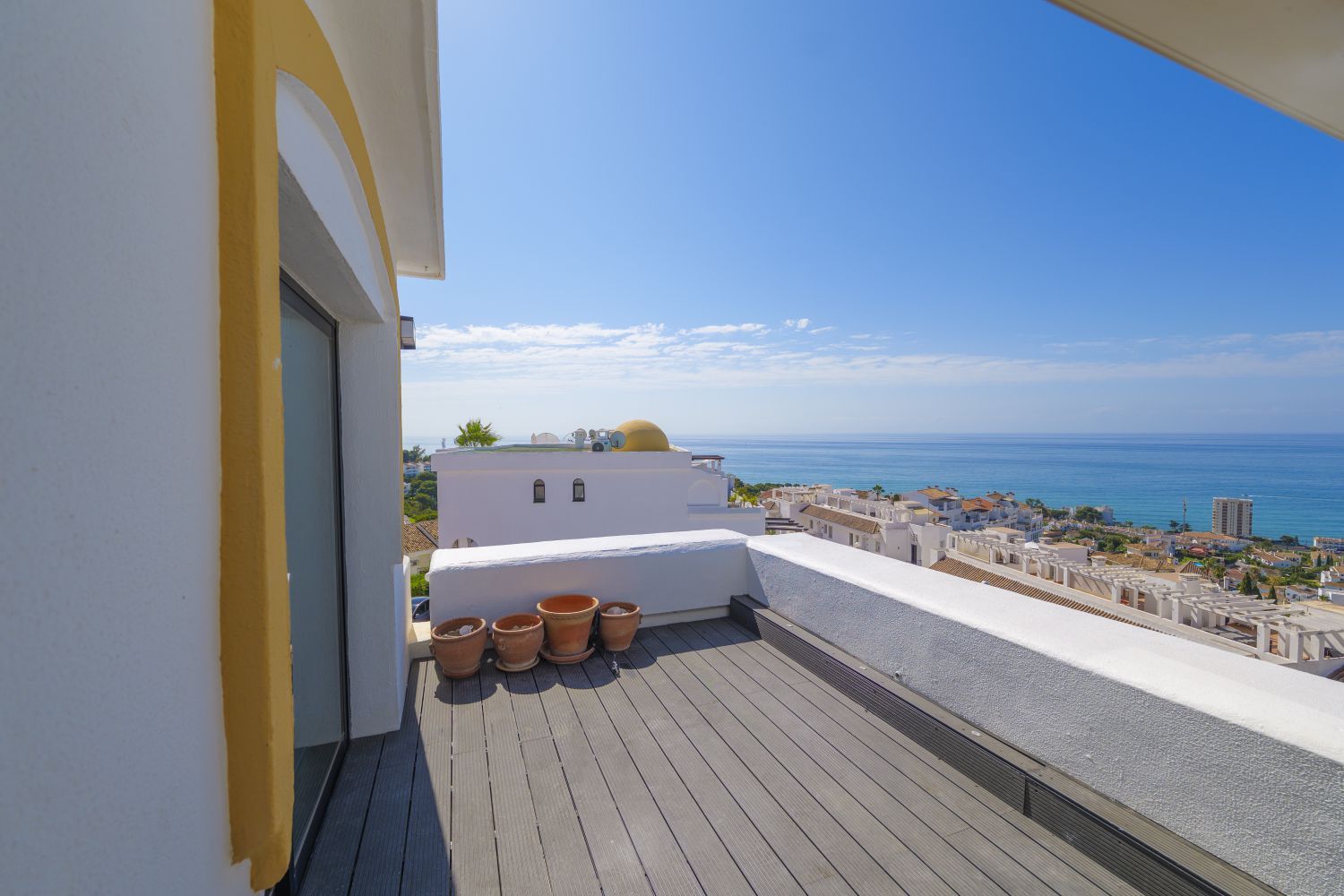 Vista exterior de Ático en venta en Mijas con Calefacción, Terraza y Piscina comunitaria