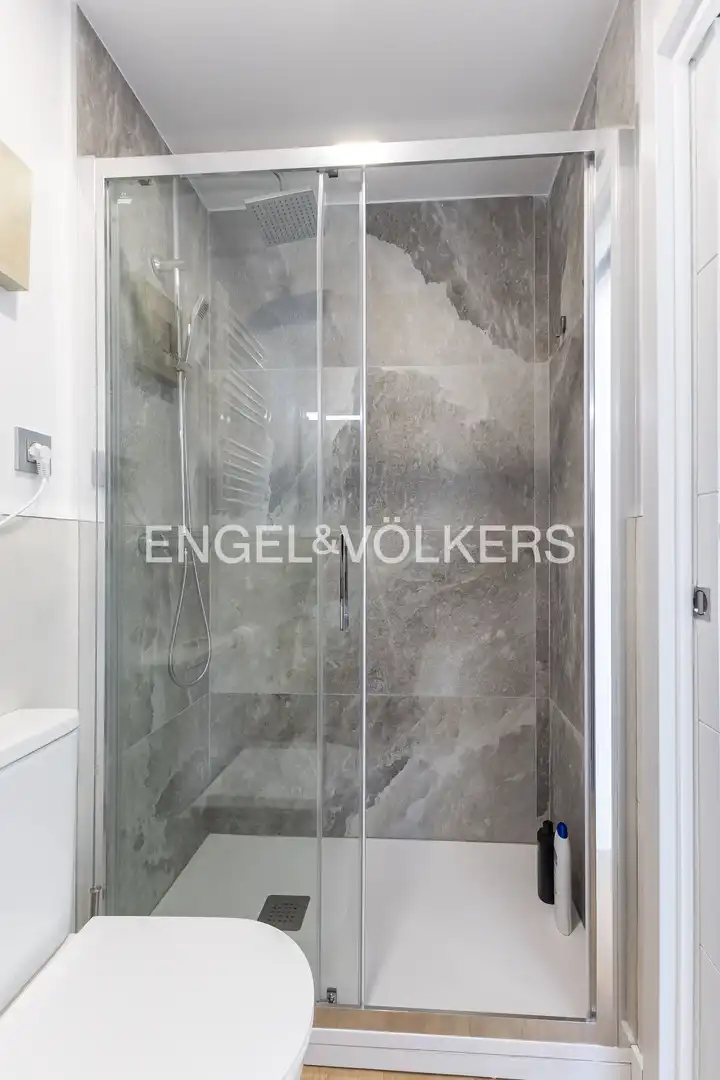 Bathroom of Flat for sale in Madrid  with Heating