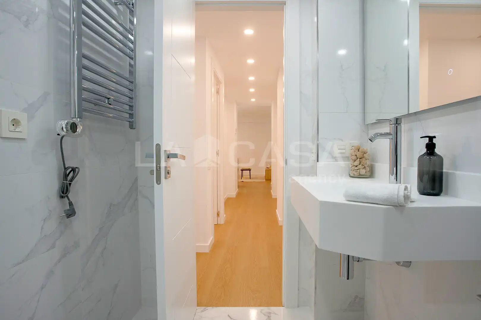 Badezimmer von Wohnung zum Verkauf in Barcelona mit Heizung und Balkon