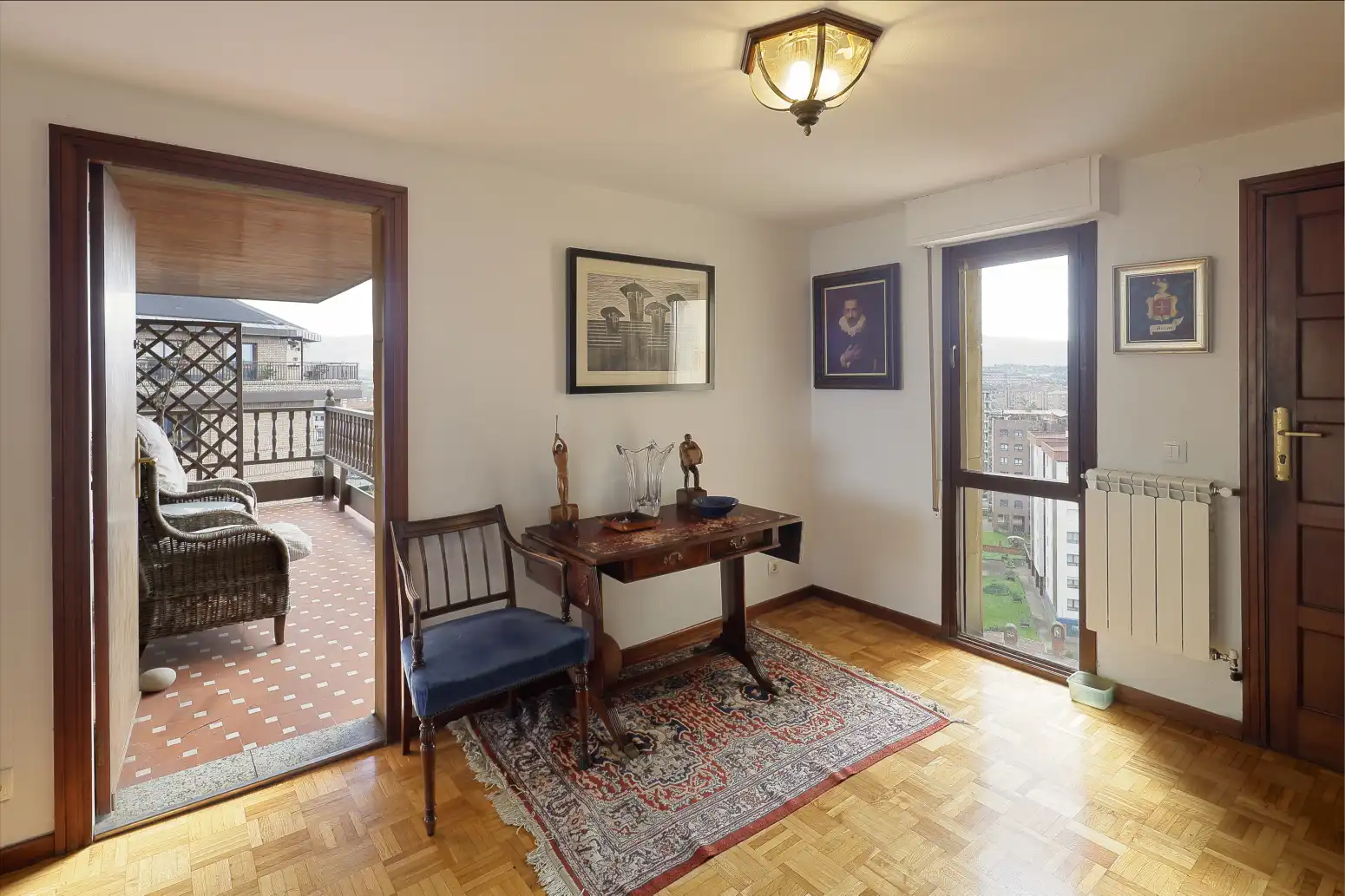 Sala d'estar de Àtic en venda en Gijón  amb Calefacció, Parquet i Terrassa