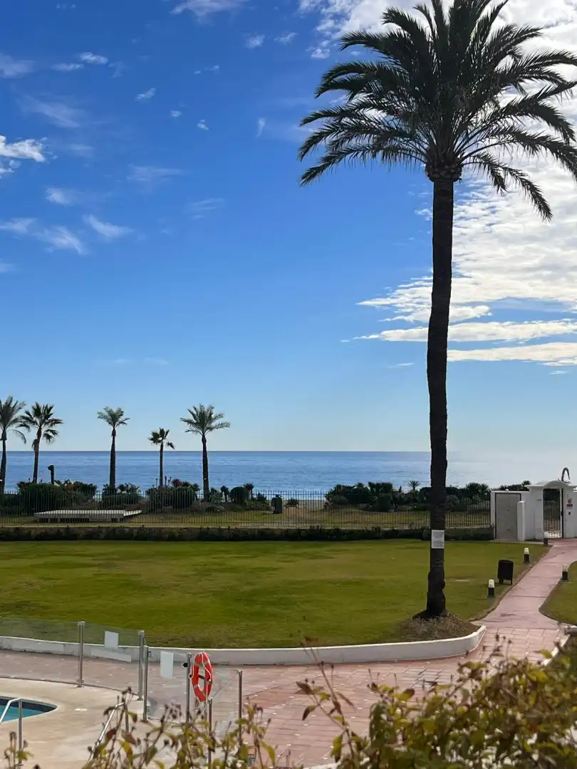 Außenansicht von Wohnung zur Miete in Estepona mit Klimaanlage, Terrasse und Möbliert