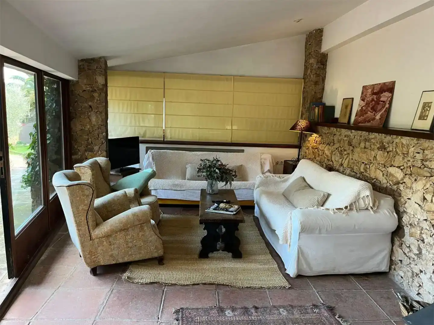 Sala d'estar de Finca rústica en venda en Mont-ras amb Balcó
