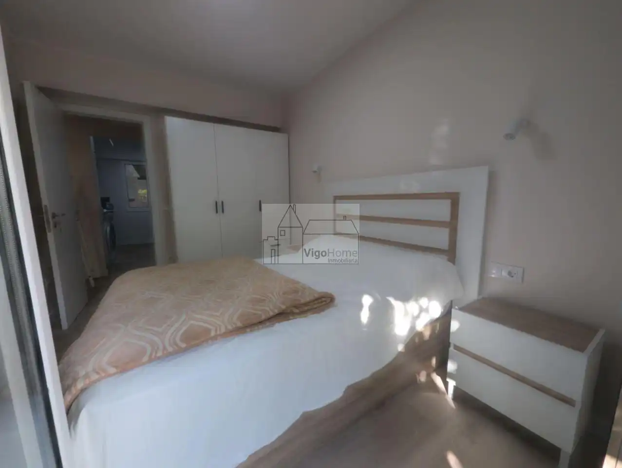 Habitación de Piso de alquiler en Vigo  con Calefacción, Terraza y Amueblado