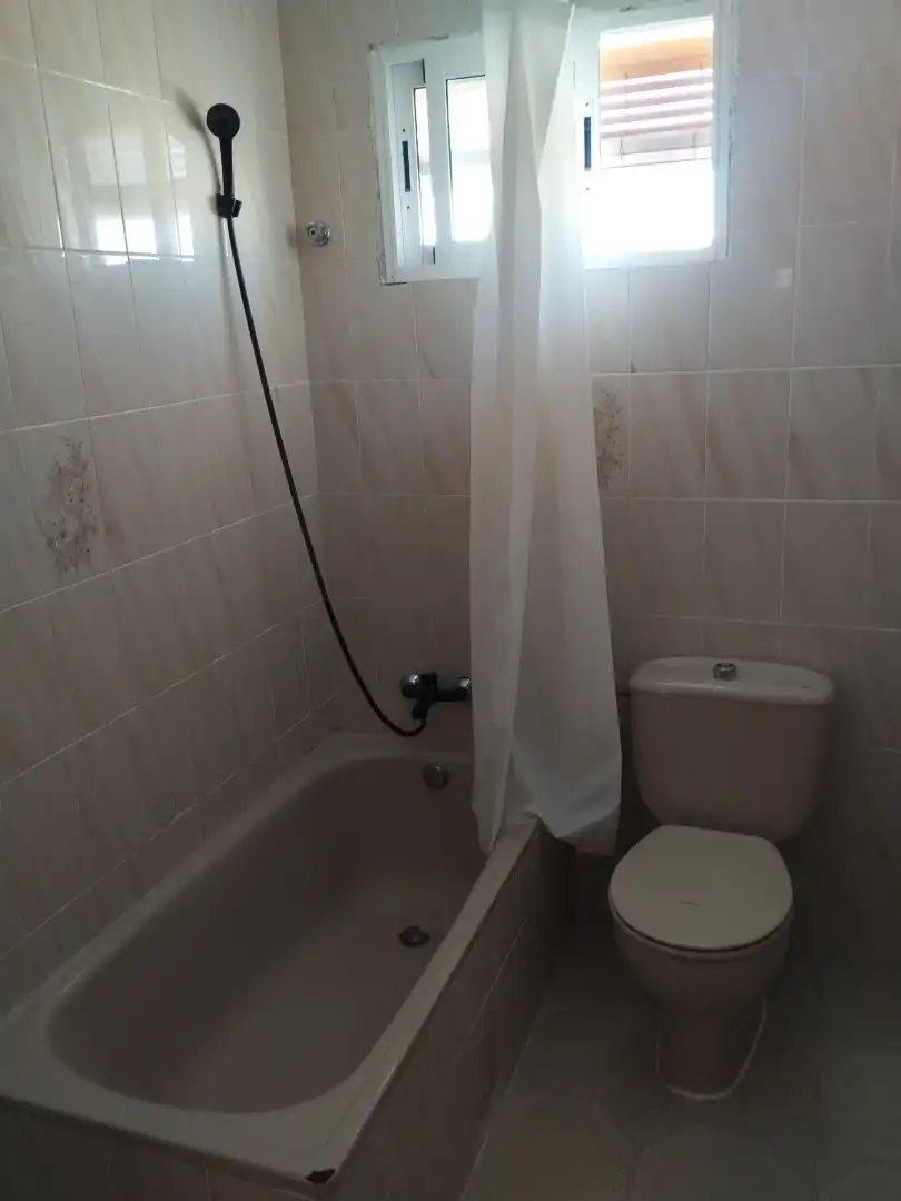 Bany de Pis en venda en Jerez de los Caballeros amb Traster i Balcó