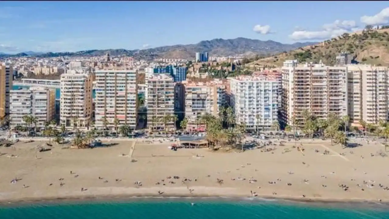 Vista exterior de Piso en venta en Málaga con Calefacción