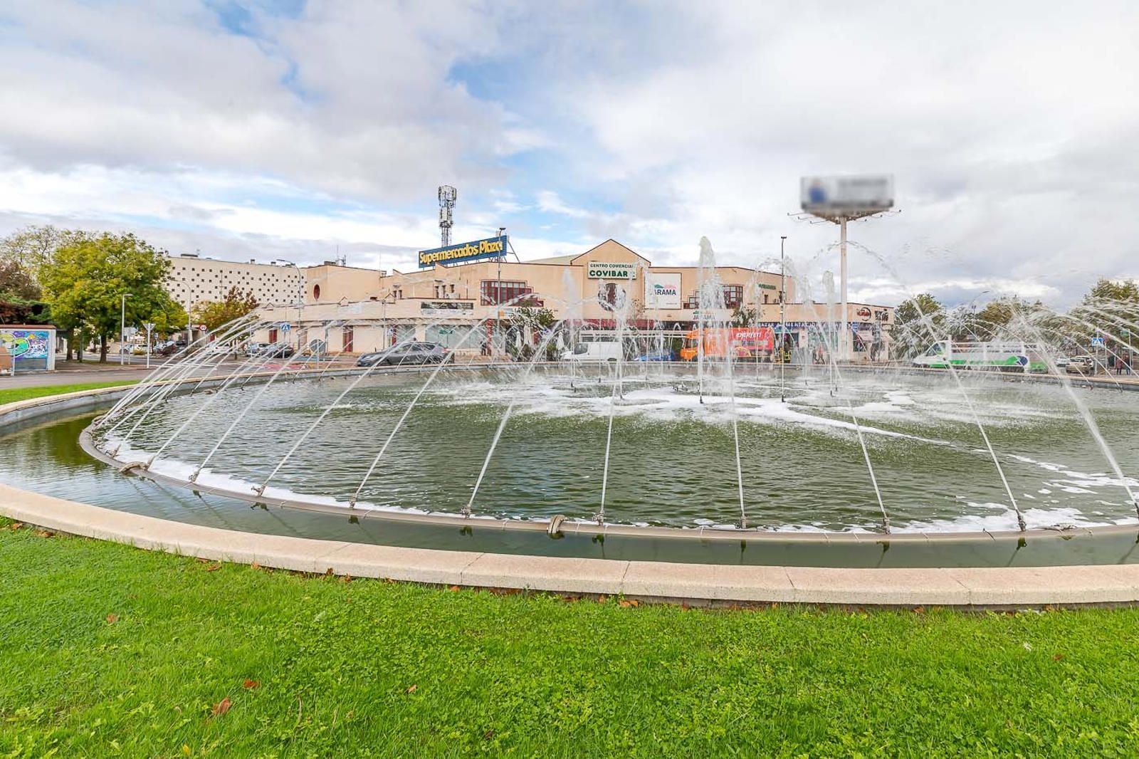 Vista exterior de Pis en venda en Rivas-Vaciamadrid amb Aire condicionat i Piscina comunitària