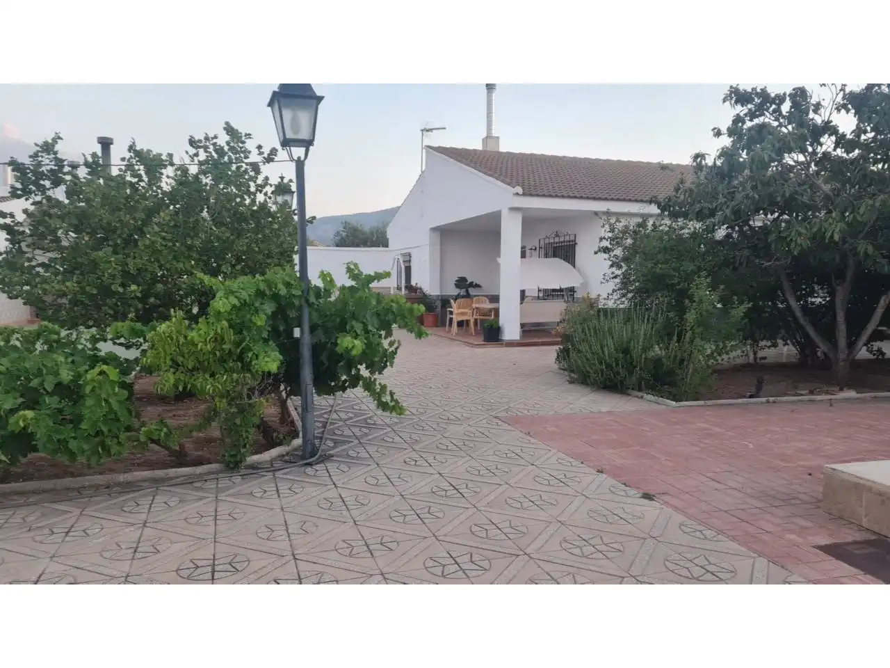 Chalet con piscina en venta en Baza, imagen 2