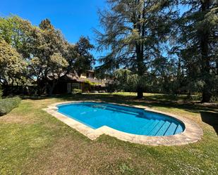 Piscina de Casa o xalet en venda en  Madrid Capital amb Aire condicionat, Calefacció i Jardí privat