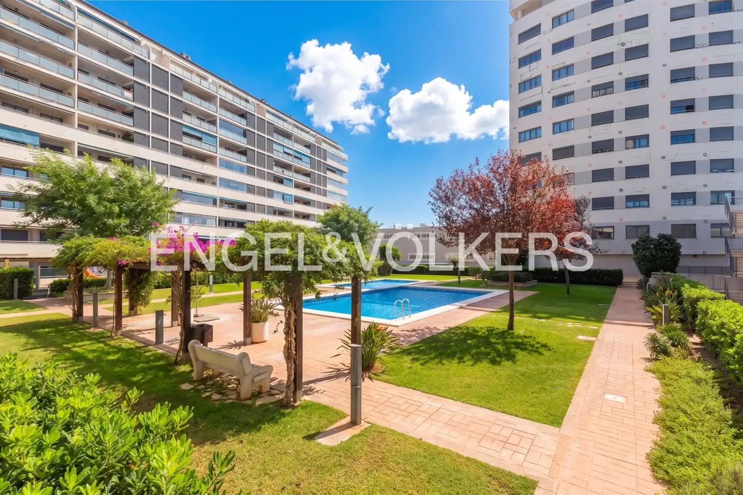 Piscina de Pis de lloguer en Valencia amb Aire condicionat, Calefacció i Terrassa