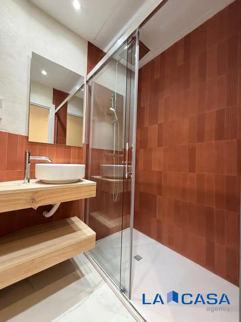 Bathroom of Ground floor for sale in Madrid  with Heating