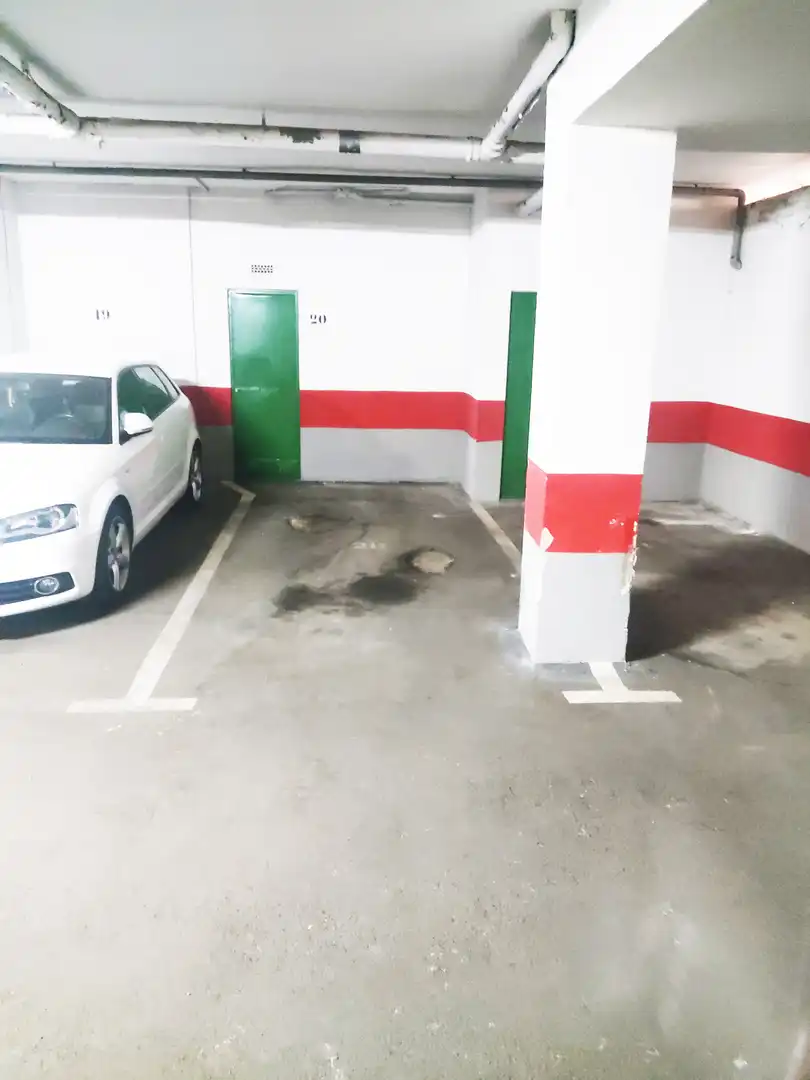 Garage for rent in Calle Profesor Sainz Cantero, 14, Centro - Sagrario