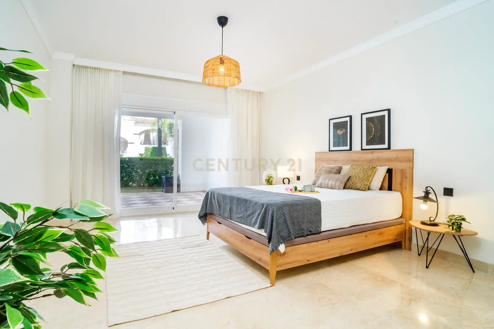 Schlafzimmer von Wohnungen zum Verkauf in Marbella mit Klimaanlage, Privatgarten und Ofen