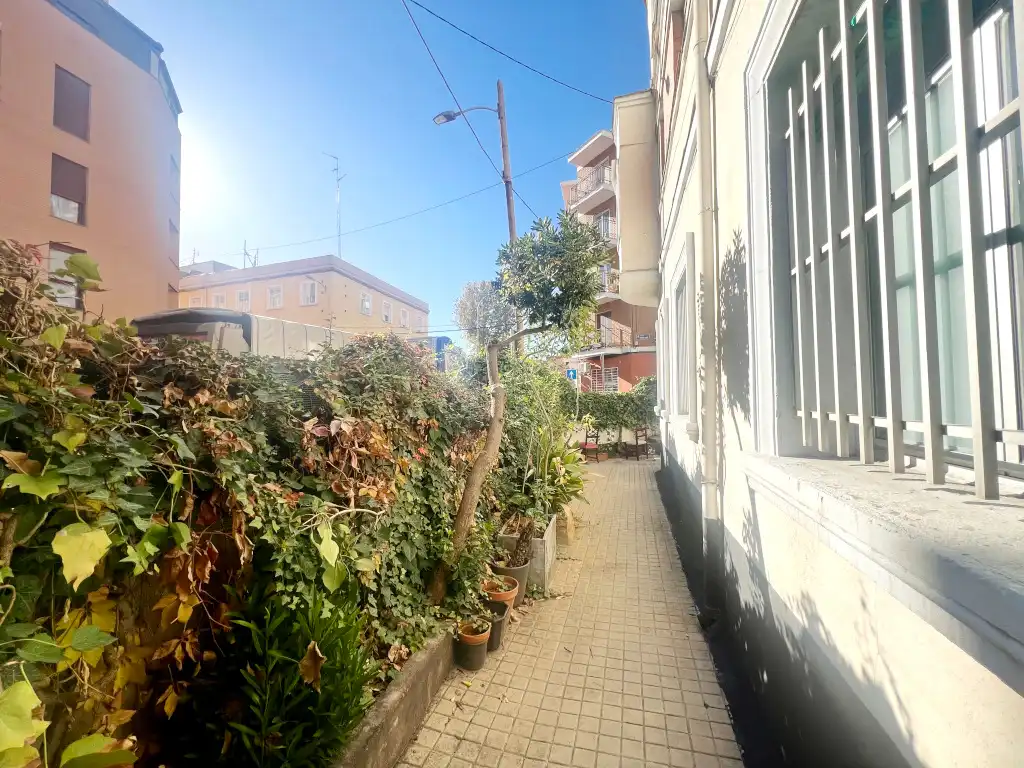 Außenansicht von Wohnung zum Verkauf in Madrid mit Klimaanlage, Heizung und Privatgarten