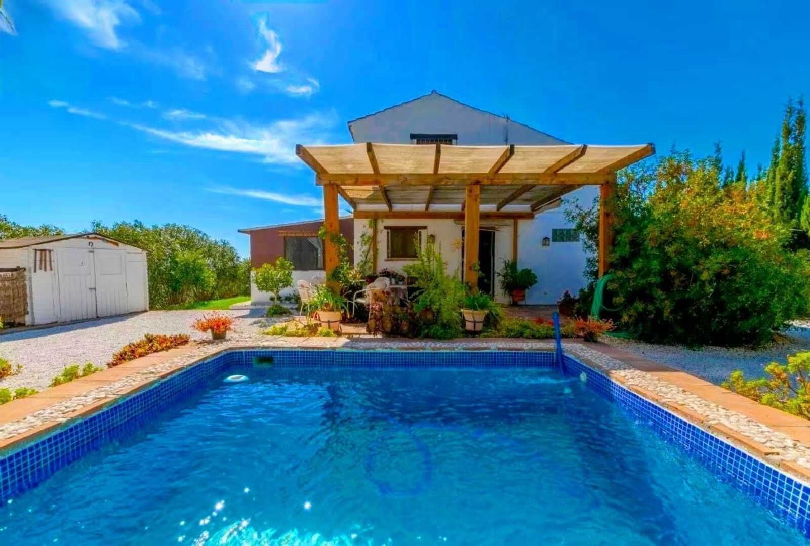 Piscina de Finca rústica en venda en Estepona amb Aire condicionat, Calefacció i Jardí privat