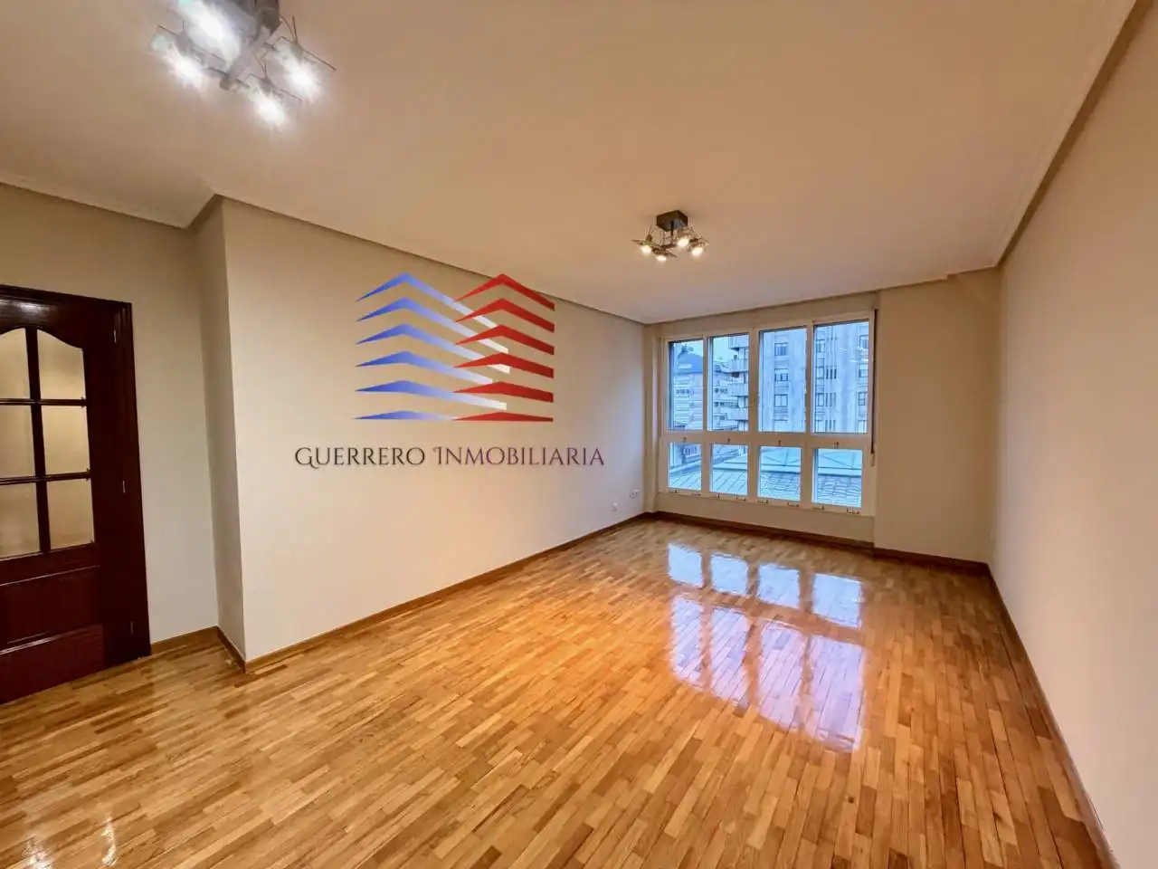 Vista exterior de Pis de lloguer en Ourense Capital  amb Calefacció i Parquet