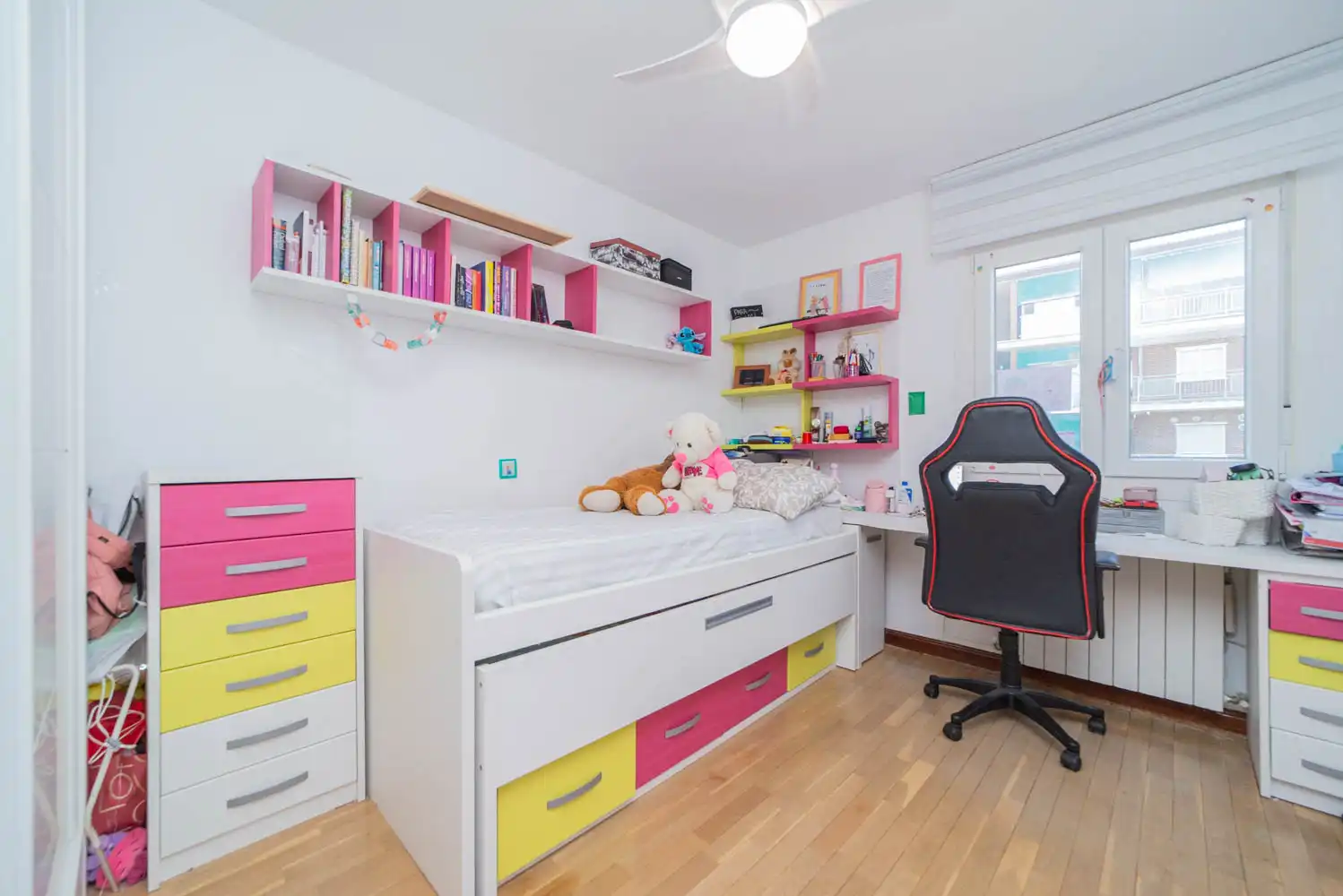 Schlafzimmer von Einfamilien-Reihenhaus zum Verkauf in Alpedrete mit Heizung, Terrasse und Gemeinschaftspool