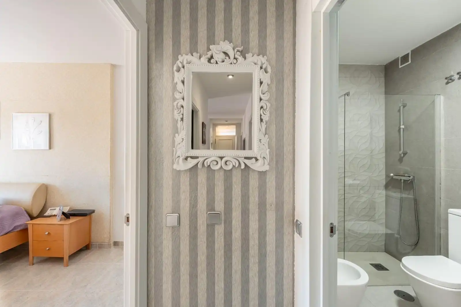 Baño de Piso en venta en Roquetas de Mar con Aire acondicionado, Terraza y Amueblado