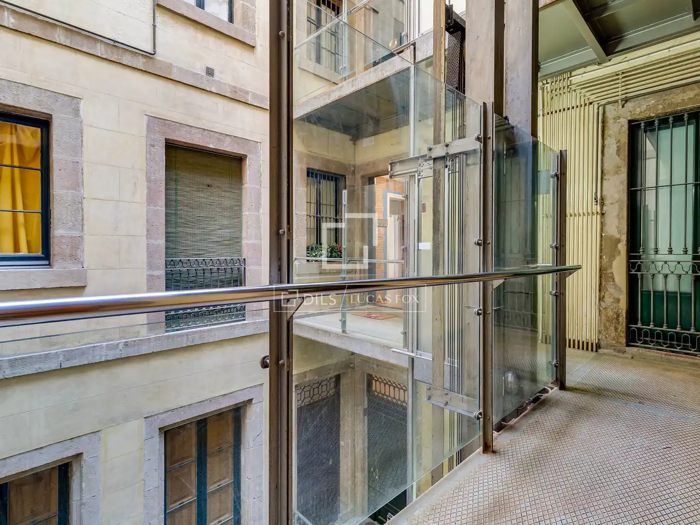 Vista exterior de Piso en venta en Barcelona con Aire acondicionado, Calefacción y Terraza