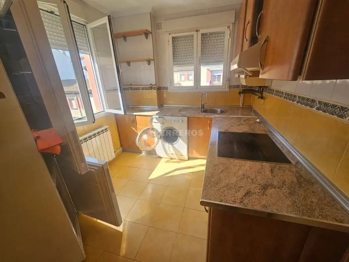 Cuina de Apartament en venda en  Logroño amb Calefacció i Parquet