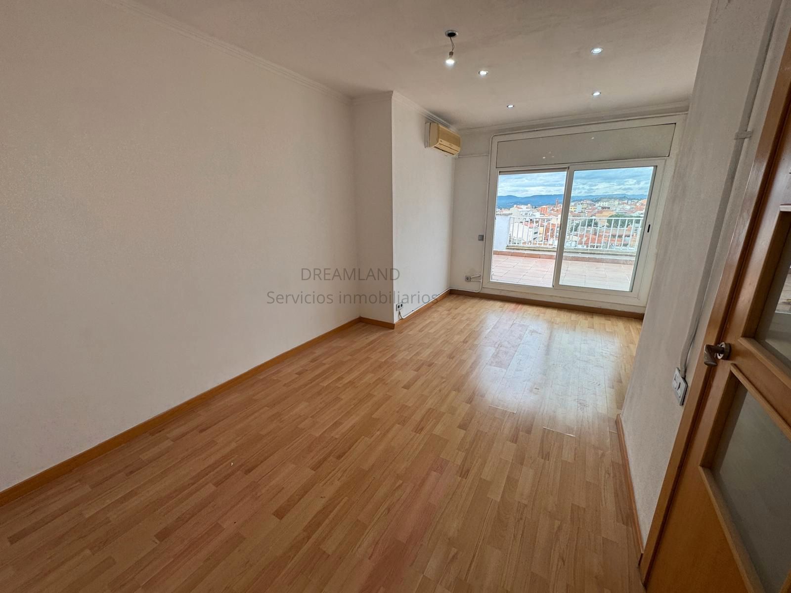 Sala de estar de Ático en venta en Igualada con Aire acondicionado, Parquet y Terraza