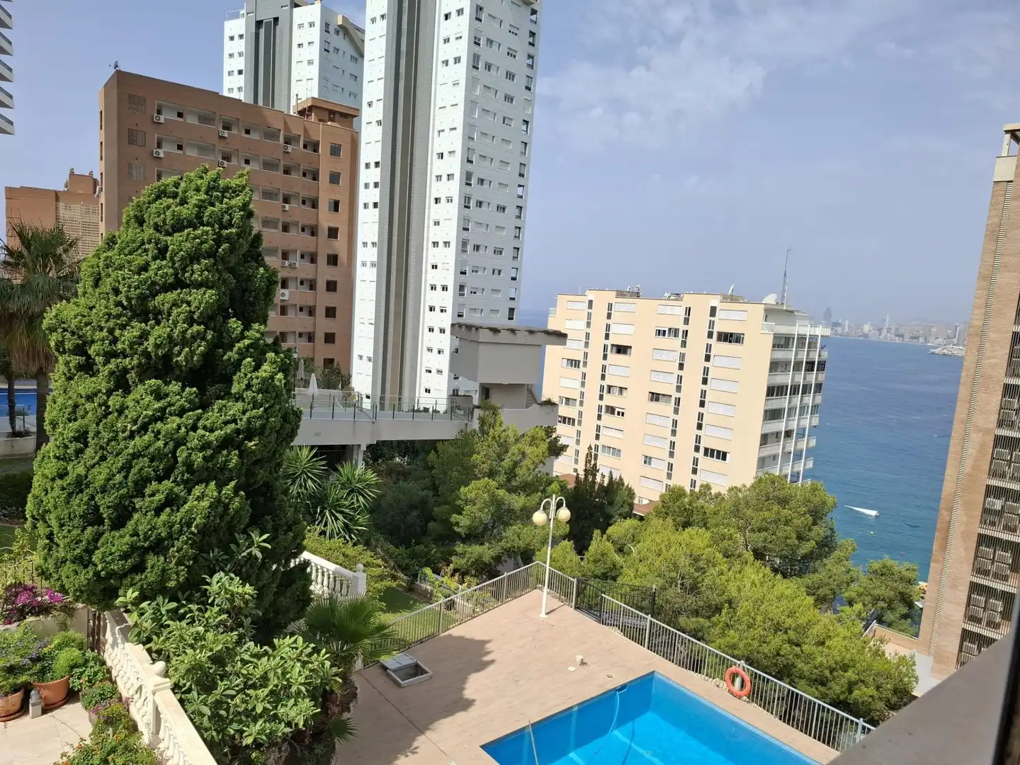 Vista exterior de Estudi en venda en Benidorm amb Terrassa, Moblat i Piscina comunitària