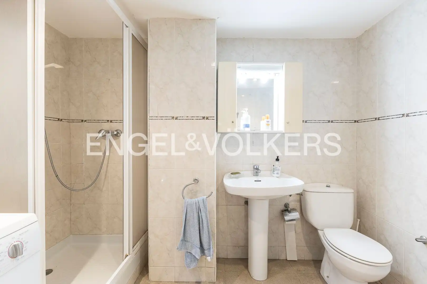 Baño de Casa adosada en venta en Barcelona con Calefacción y Jardín privado