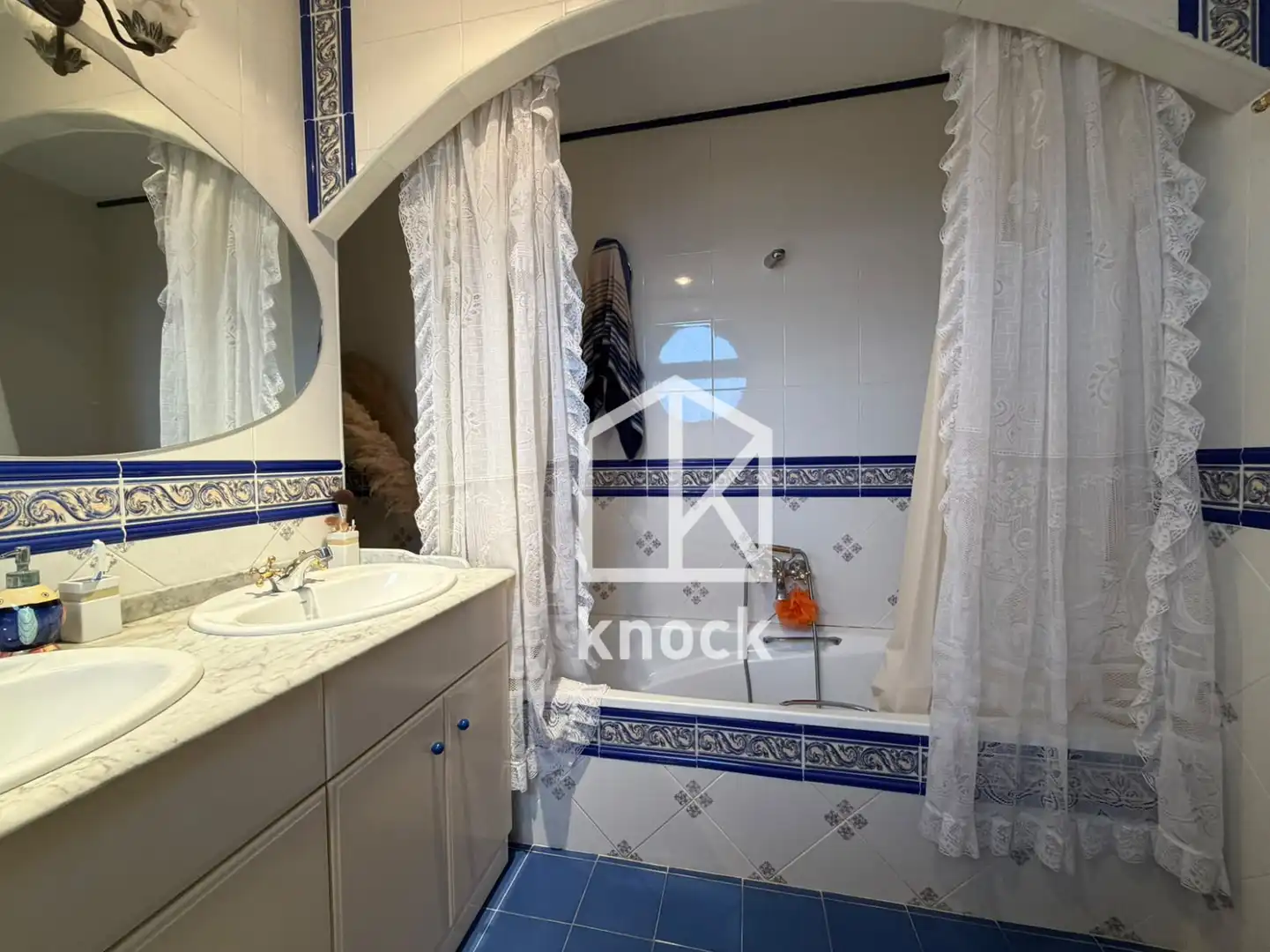 Bany de Casa o xalet en venda en Villaviciosa amb Calefacció, Jardí privat i Parquet