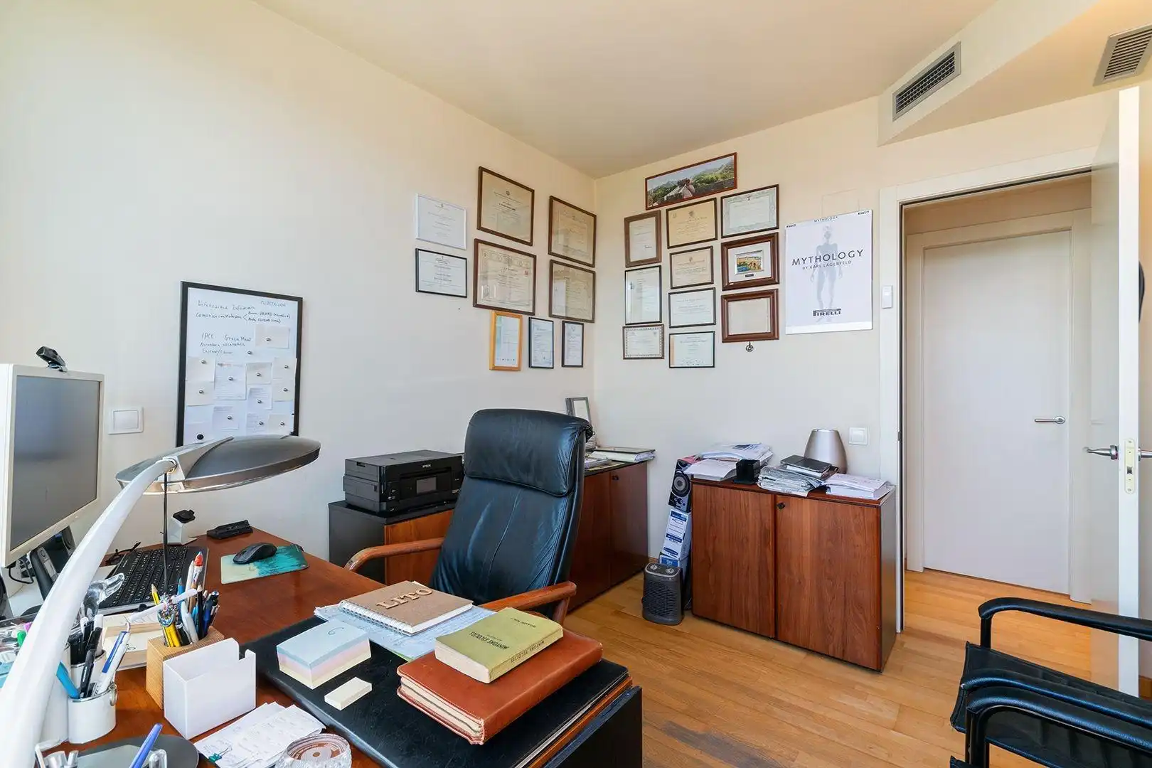 Maisonette zum Verkauf in Barcelona mit Klimaanlage, Heizung und Privatgarten