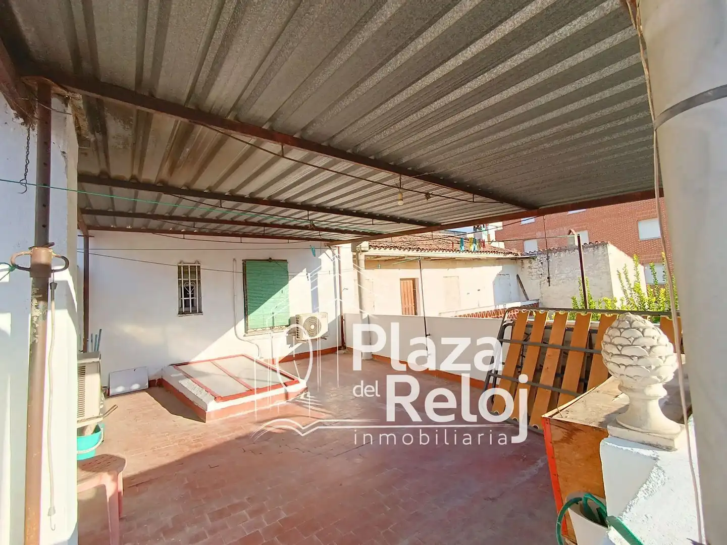 Vista exterior de Casa o xalet en venda en Talavera de la Reina amb Aire condicionat, Terrassa i Moblat