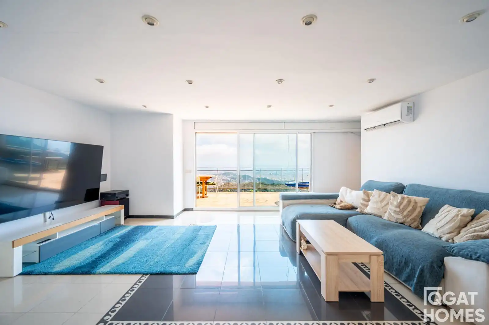 Sala d'estar de Casa o xalet en venda en Barcelona amb Aire condicionat, Calefacció i Jardí privat