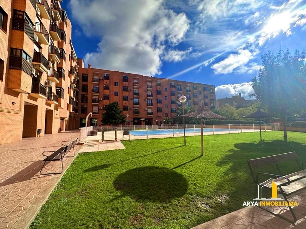 Exterior view of Flat for sale in Torrejón de Ardoz  with Heating and Community pool