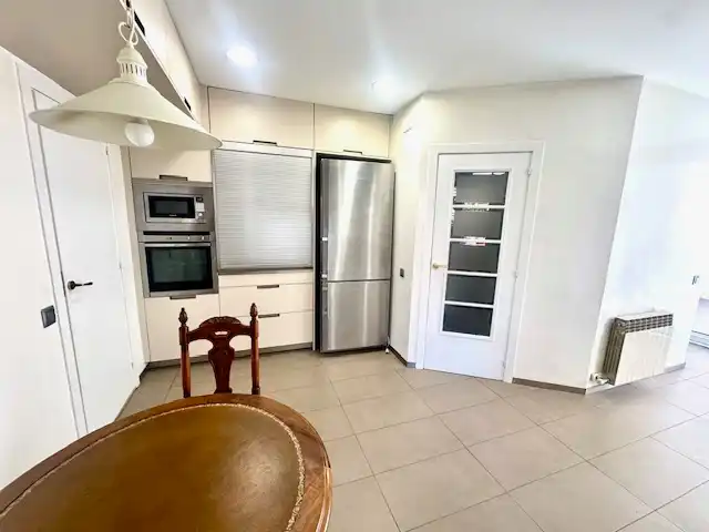 Cuina de Casa adosada en venda en Sant Cugat del Vallès amb Aire condicionat, Calefacció i Jardí privat