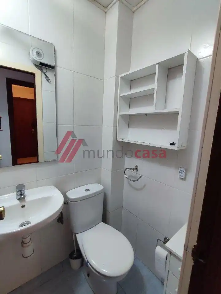 Badezimmer von Wohnung zur Miete in Ferrol mit Terrasse und Möbliert