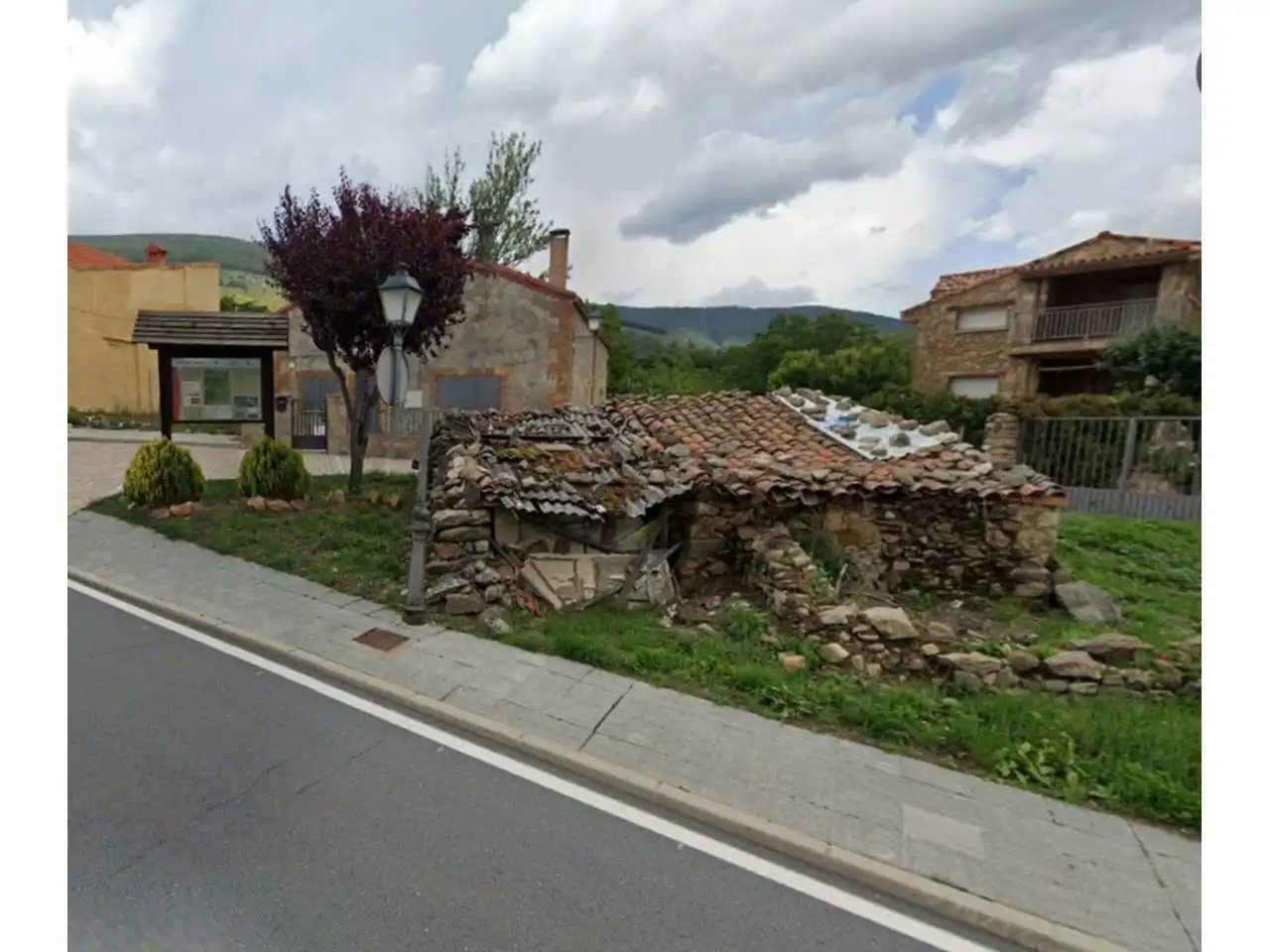 Vista exterior de Residencial en venta en Navarredonda y San Mamés