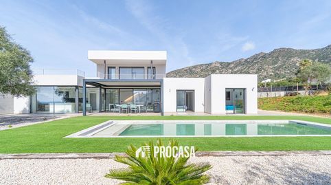 Casa moderna construida en 2025 en la urb. Bellavista de PalauSaverdera