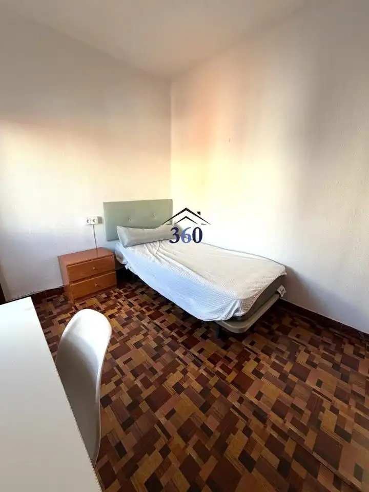 Bedroom of Flat for sale in Cáceres