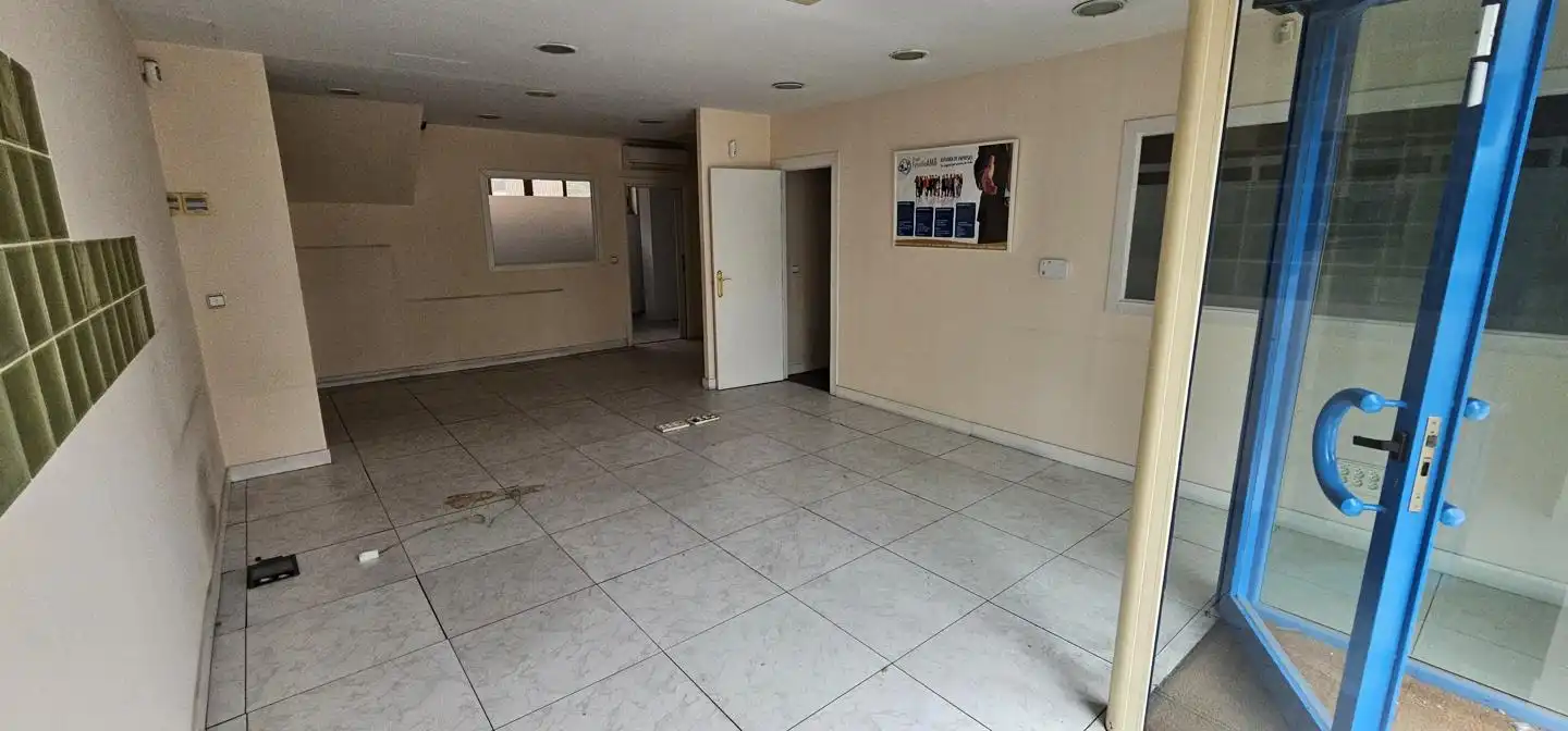 Commercial properties for sale in Avenida del Pinar, Parque Lisboa - La Paz